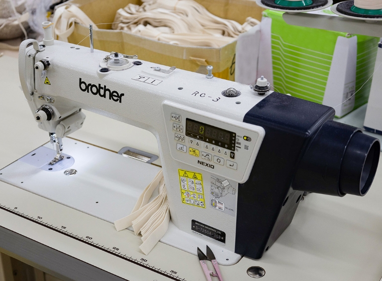 本縫自動糸切りミシン